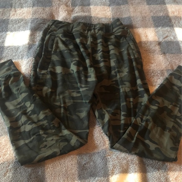 Alphalete Pants - Alphalete Camo Joggers (S)